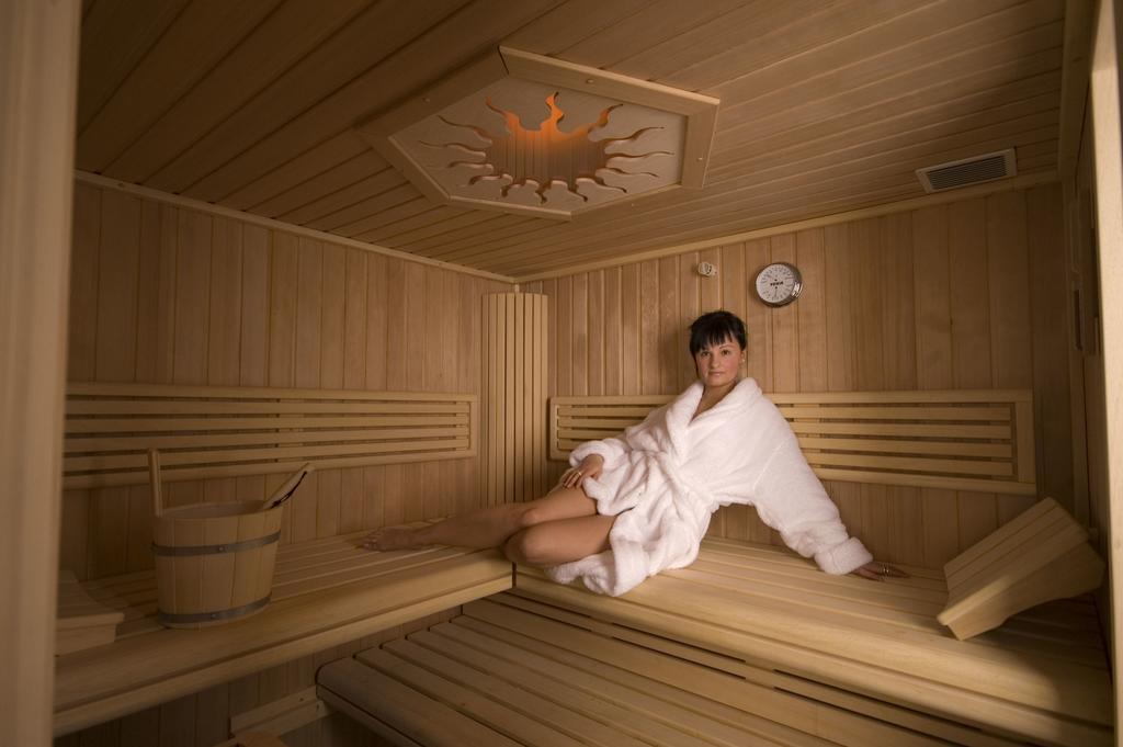 Dom Zdrojowy Hotel ชเวียราโดว์-สโดรยจ์ ภายนอก รูปภาพ