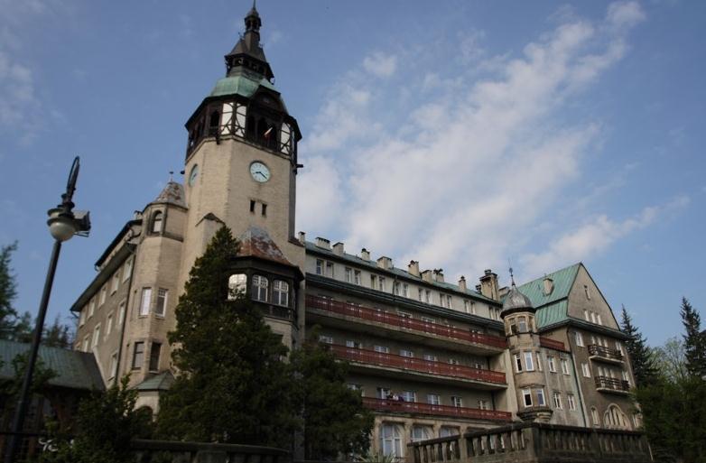 Dom Zdrojowy Hotel ชเวียราโดว์-สโดรยจ์ ภายนอก รูปภาพ